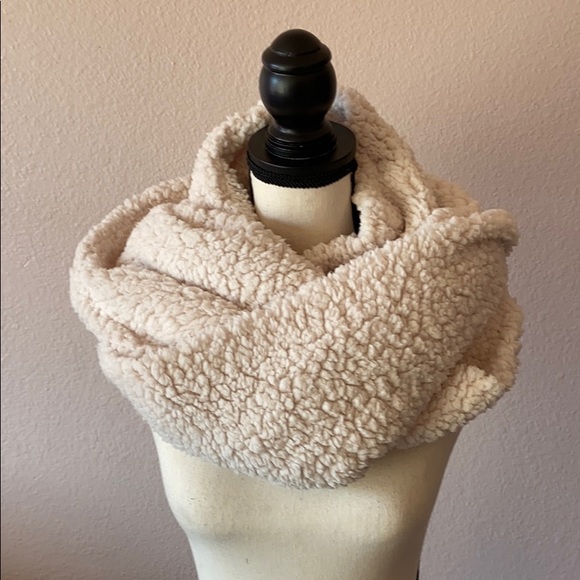 Free People Accessories - FREE PEOPLE INFINITY SCARF